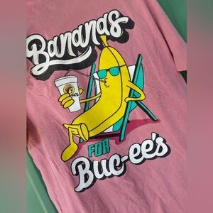 Women's Bananas for Buc-ee's Graphic Pink T Shirt Size Medium Bucees Buc-ees